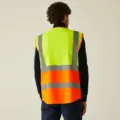 Regatta Pro Executive Vest RETRS251 worn by a model, photo 2