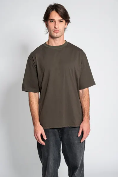 Vesti Jersey Plus - Short Sleeve Crew Neck T Shirt VE644T worn by a model